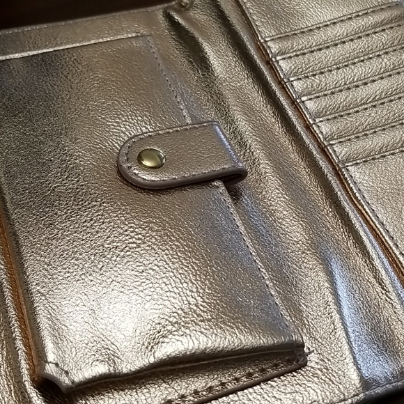 ⭐ RAMPAGE ROSE GOLD WALLET - Picture 6 of 9